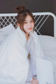 他从火光中走来